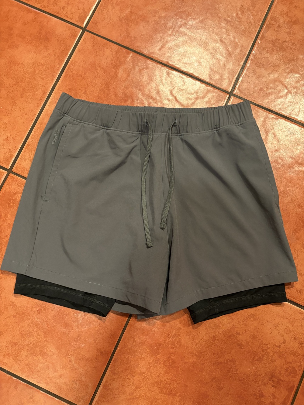 Hollister Men’s Athletic Shorts w/ Liner - Dark Gray - Size Small